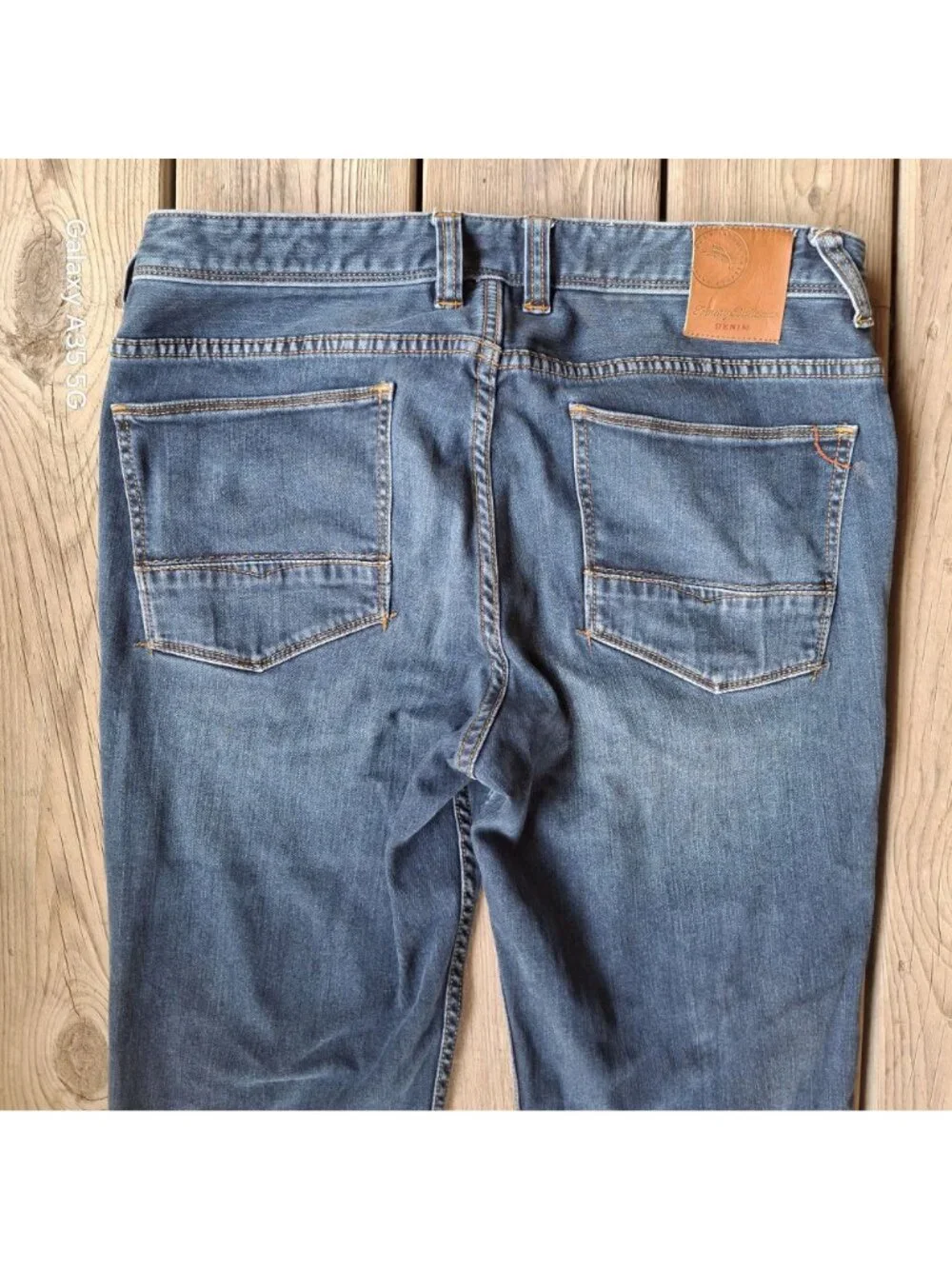 Tommy Bahama crafted professional